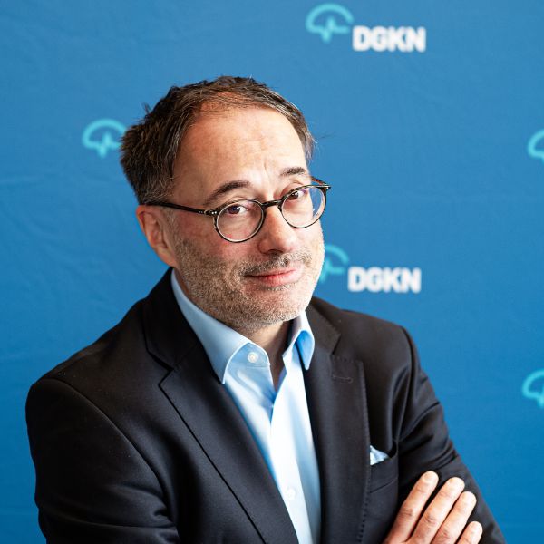 „Nicht Zuschauer, sondern Architekten der mobilen Neuromedizin“: Neuer Präsident der DGKN treibt smarte Technologien voran