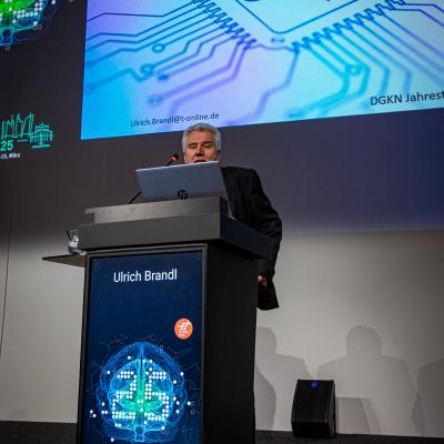 DGKN-Ehrenmitglied Prof. Ulrich Brandl  auf dem Kongress für Klinische Neurowissenschaften 2025